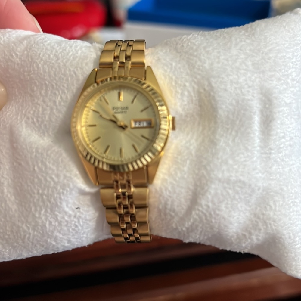Ladies pulsar watch brand new